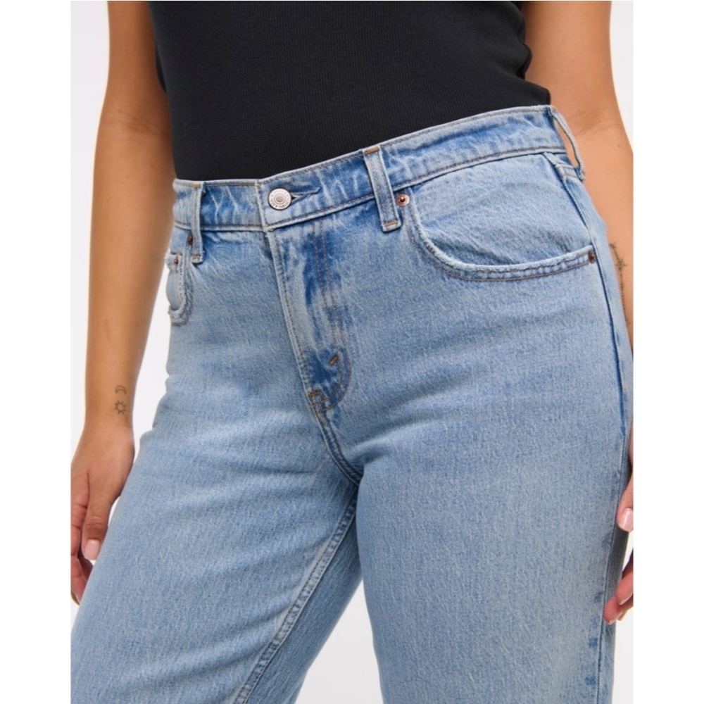 Abercrombie & Fitch Women Sz 28 The 90s Straight Mid-Rise Medium Wash Denim Jean - Picture 2 of 15